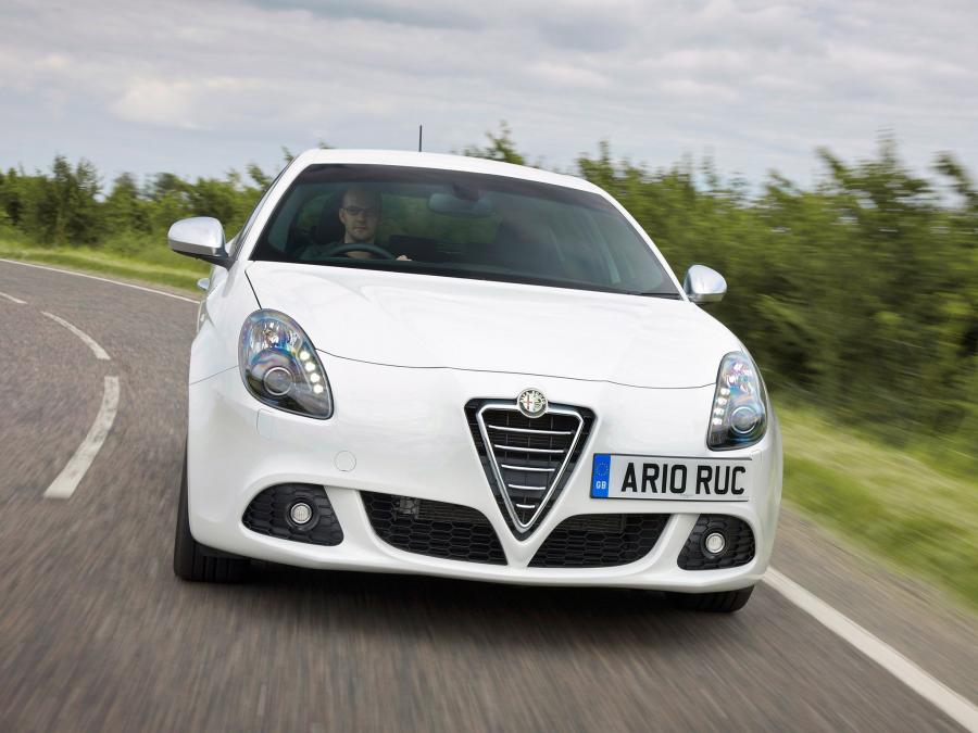  Alfa Romeo Giulietta 2010 года  (UK) (фото 59 из 67)